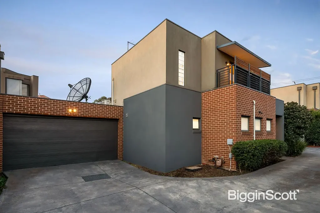2/17 High Street, Doncaster, VIC 3108