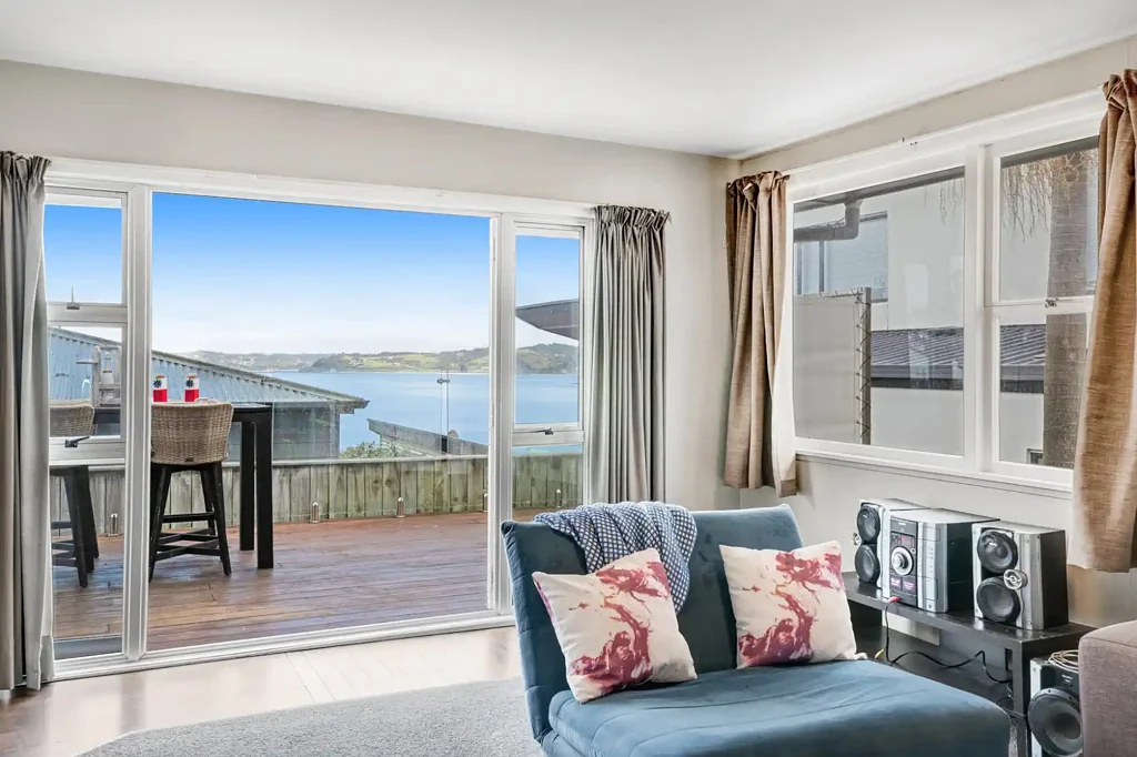 Stunning seaside 3-bedroom house to rent.