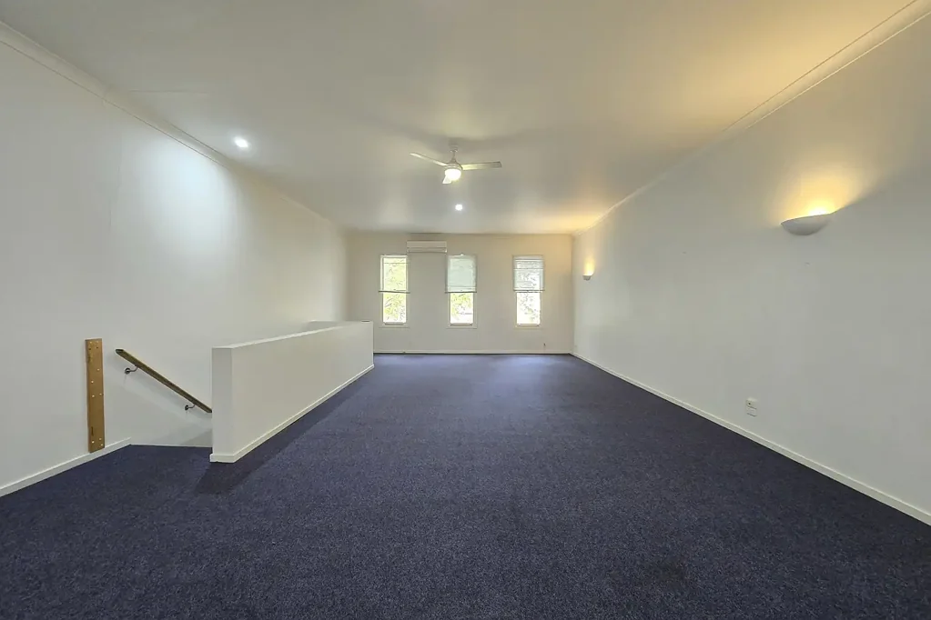 GINORMOUS apartment in the beating heart of Lygon