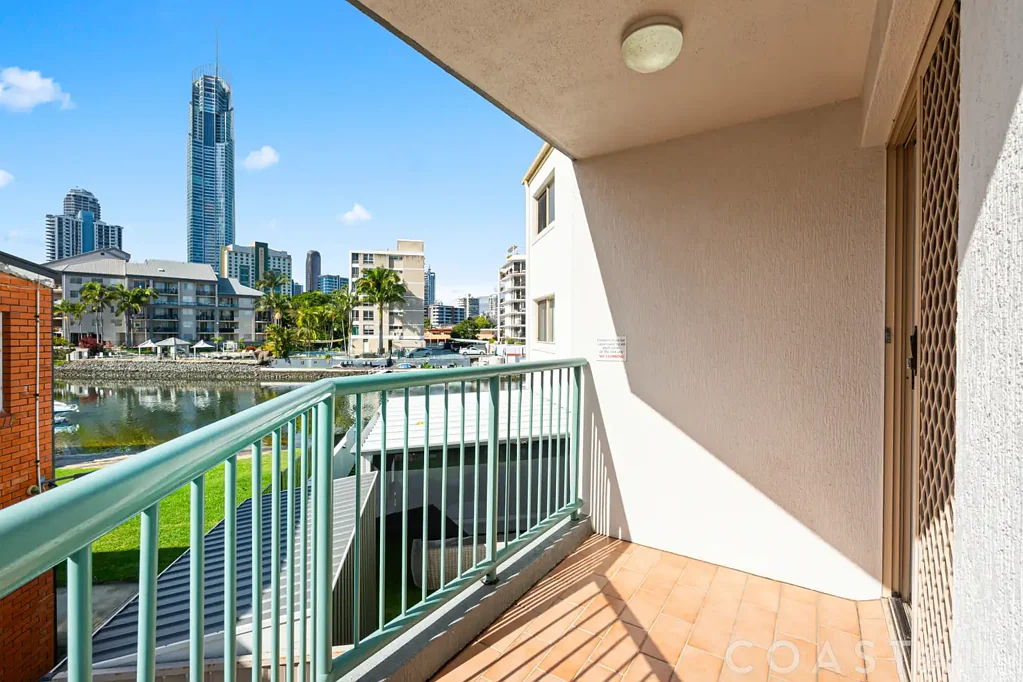 Two Bedroom Apartment Close to Everything!
