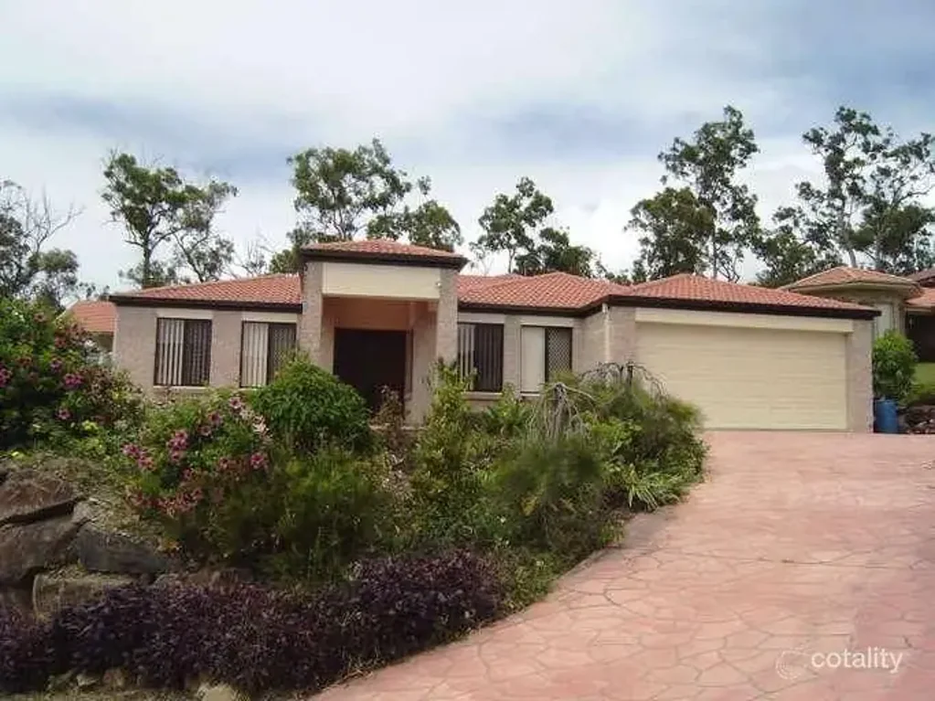 Spacious 5-Bedroom Family Home in Highland Park