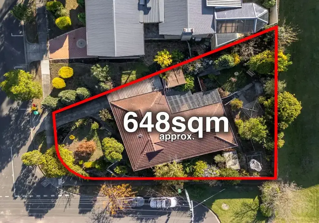 Doncaster East 3chambre Prime Development Site (STCA), Corner Block!