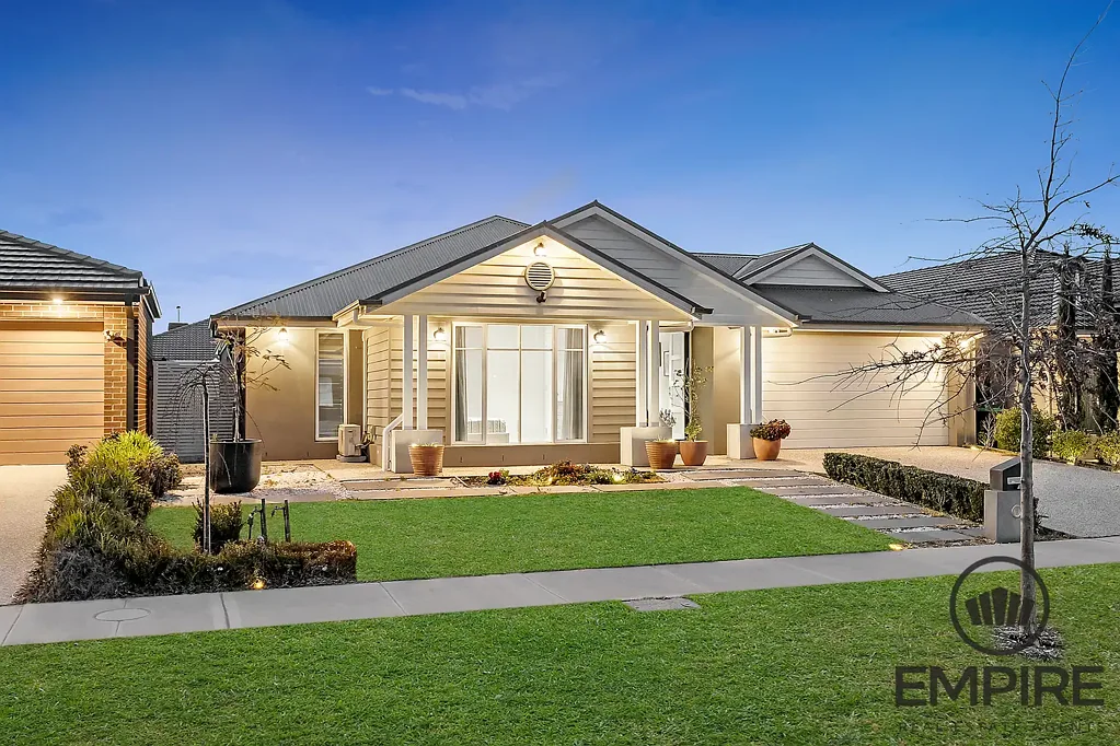 37 Casa Cct, Clyde North, VIC 3978
