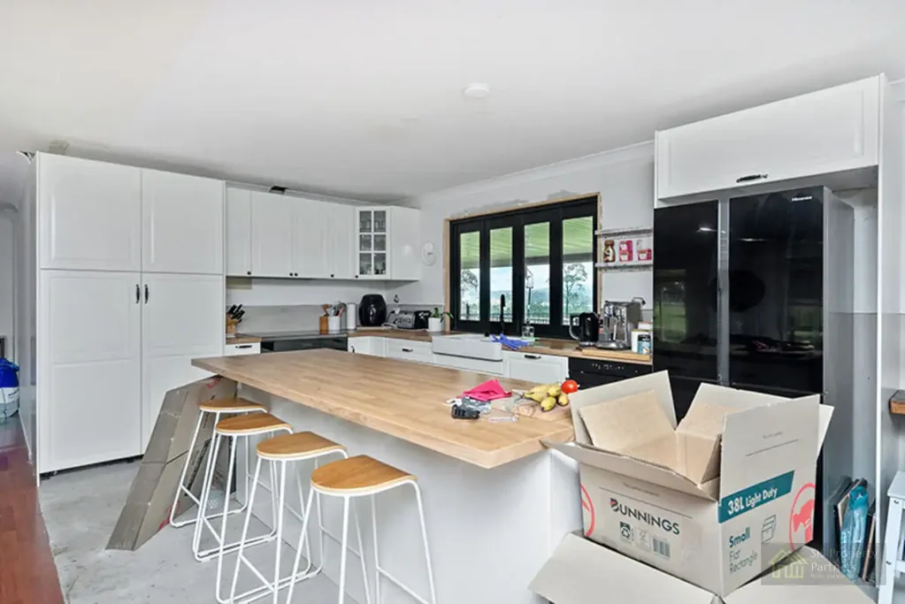 Horse-Friendly Lifestyle Property with Pool, Shed & Stunning Mountain Views