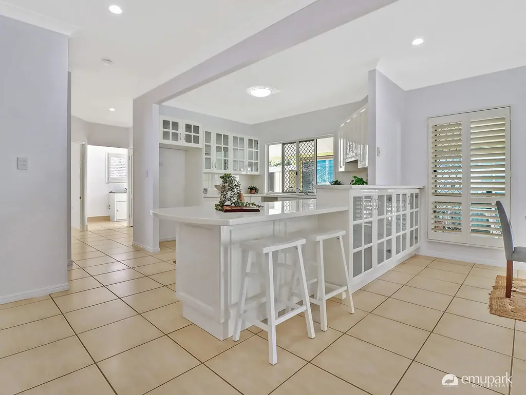 Keppel Sands 4 Bedroom Coastal Comfort Just Metres from the Beach - Spacious Family Home in Keppel Sands!
