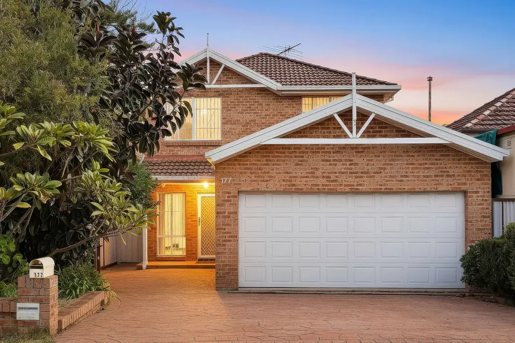 South Hurstville 5कमरा Spacious Family Living with Park Views and a Generous Backyard