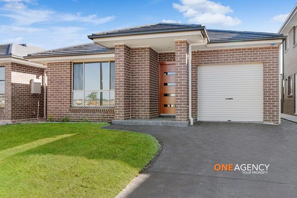 Modern Family Oasis in a Prime Schofields Location