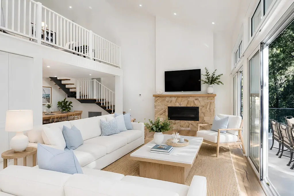 Church Point 4ਬੈੱਡਰੂਮ Elevated bushland retreat with filtered Pittwater views