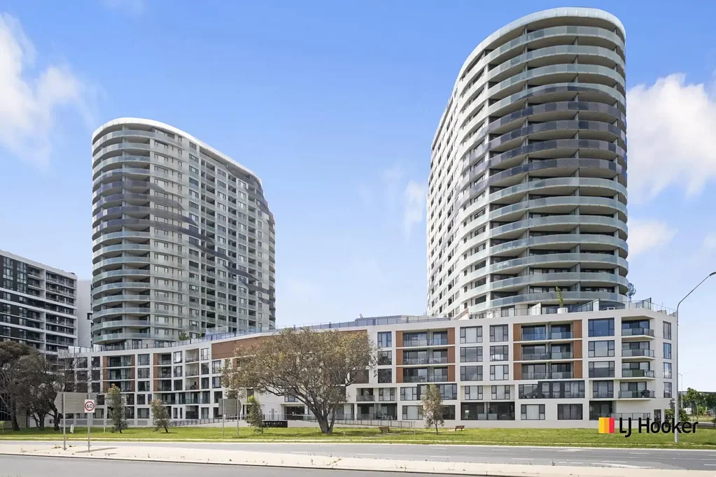 Gungahlin 2બેડરૂમ Panoramic Yerrabi Pond views from a light-filled corner apartment