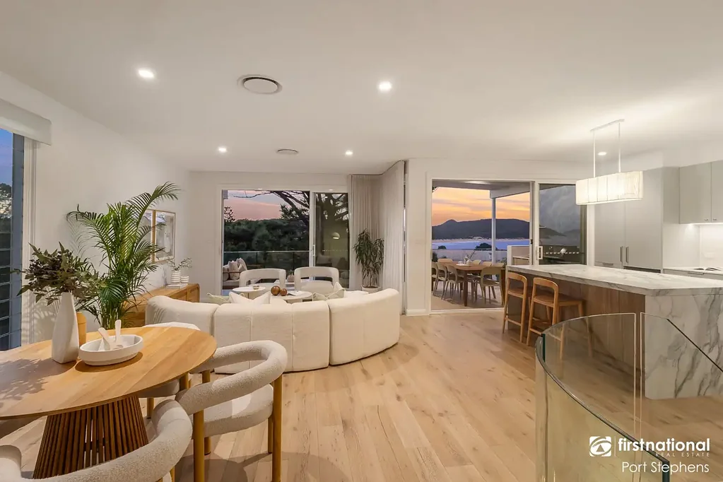 Fingal Bay 4房  VIEWS TO DIE FOR - BRAND NEW HOME IN SOUGHT AFTER FINGAL BAY