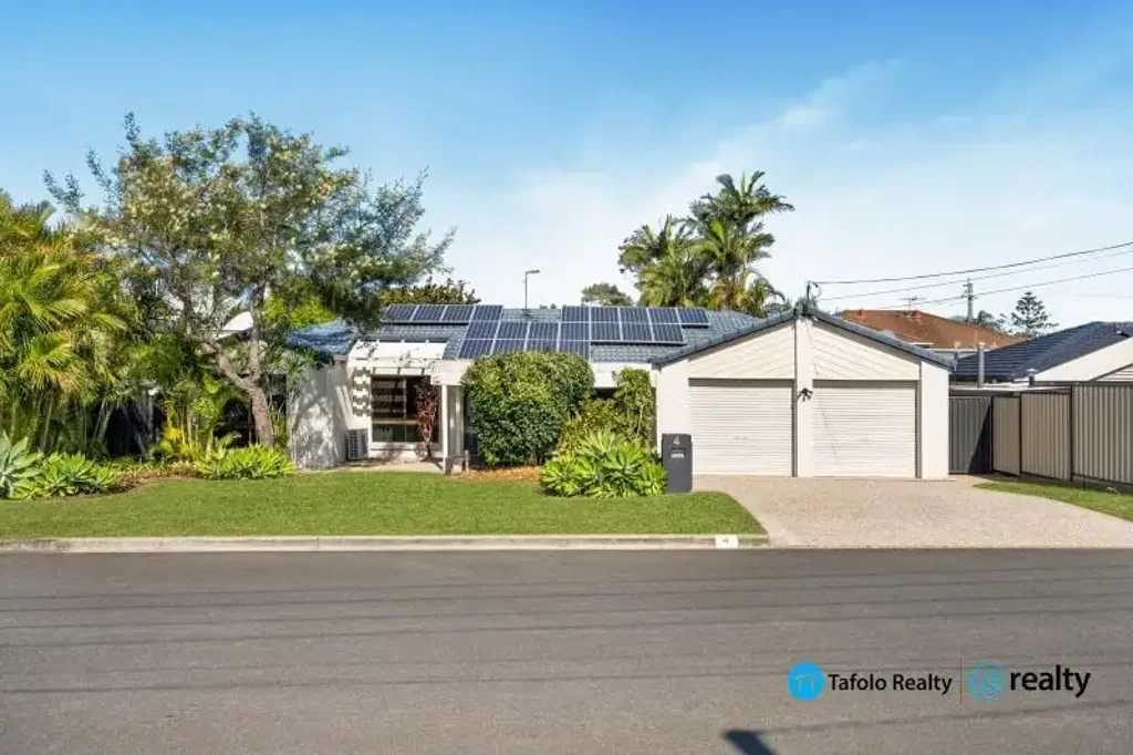 Victoria Point 3 Bedroom Refurbished Single Level Home In Excellent Location!