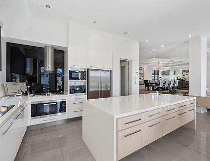 43 KNIGHTSBRIDGE PARADE EAST, Paradise Point, Gold Coast, 6 Bedrooms, 7 Bathrooms, House