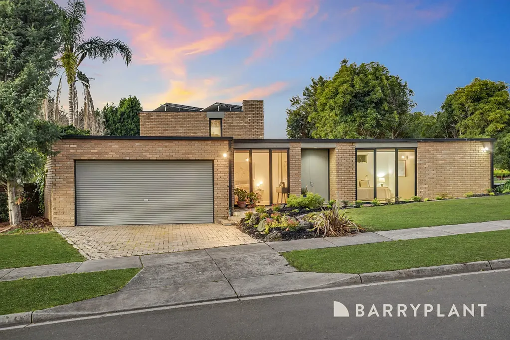 Wantirna 4Kwarto Light-Filled Family Living in a Peaceful Court Setting