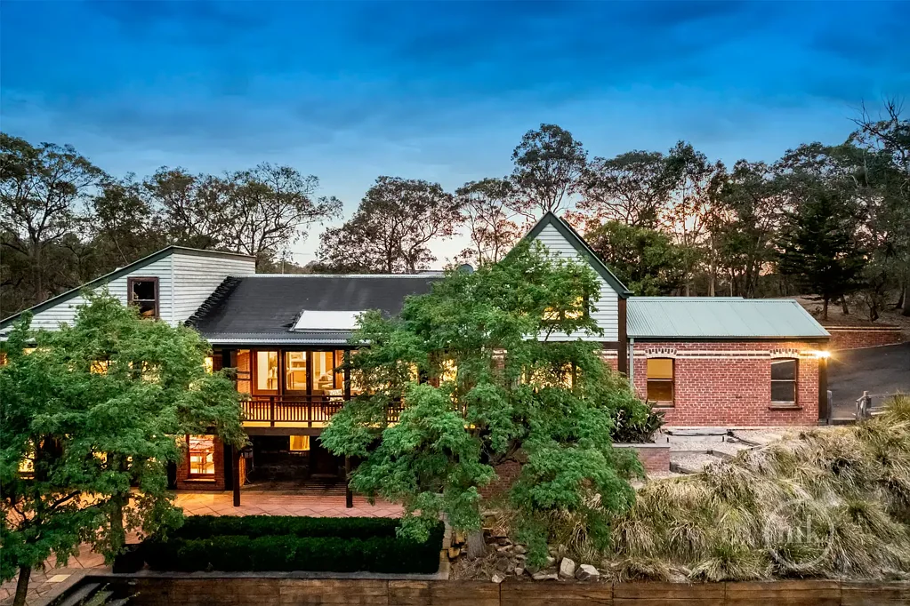 North Warrandyte 4ਬੈੱਡਰੂਮ Architectural Brilliance Amongst Warrandyte's Treetops