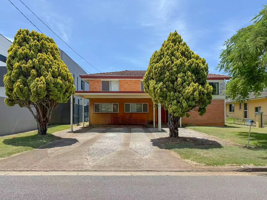 Robertson 3 Bedroom Another great opportunity in prime Robertson position presented by Alex Fan Team
