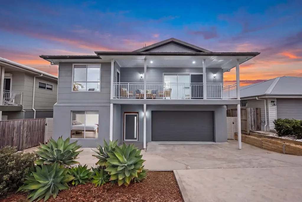 Catherine Hill Bay 5房  Coastal Luxury Living in the Heart of Catherine Hill Bay