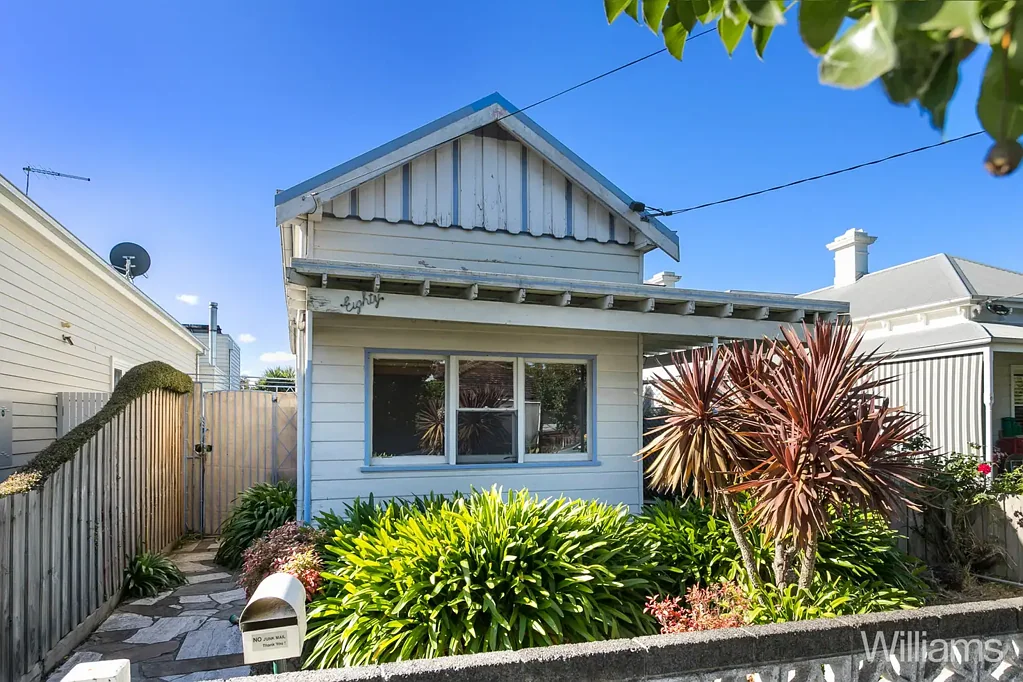 Two-Bedroom Home in Newport with a Spacious Backyard