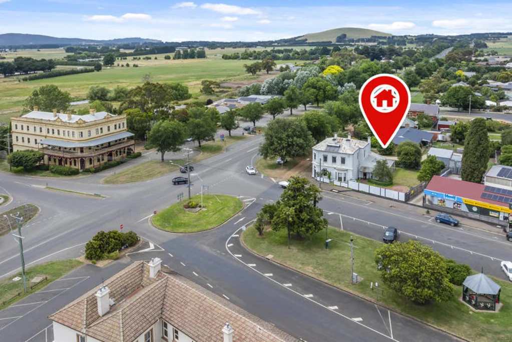 Lancefield 4 Bedroom CLASSIC FORMER COMMERCIAL BANK
