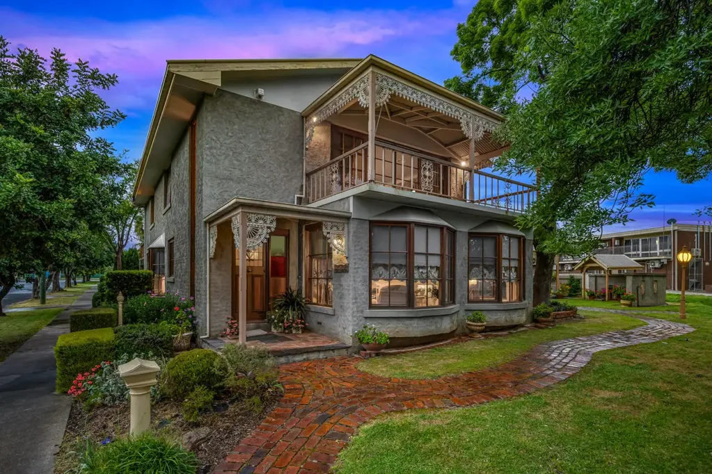 Maryborough 4房  Endless Possibilities – Spacious Family Living with a Unique Second Dwelling