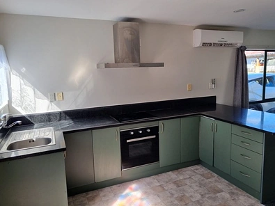 Henderson-- Tidy 2 Bedroom House