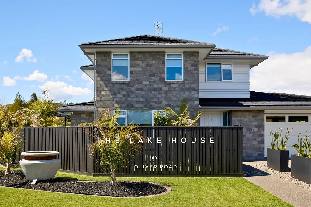 Pyes Pa 4 Bedroom The Lake House