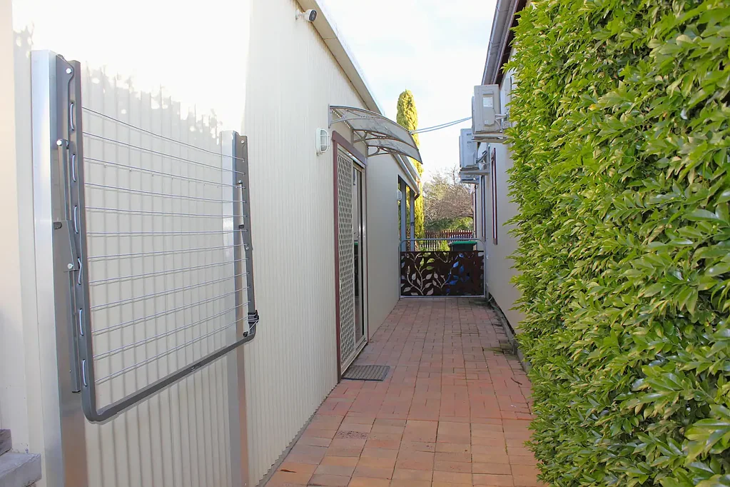 FULLY FURNISHED 1-BEDROOM UNIT - ALL UTILITIES INCLUDED