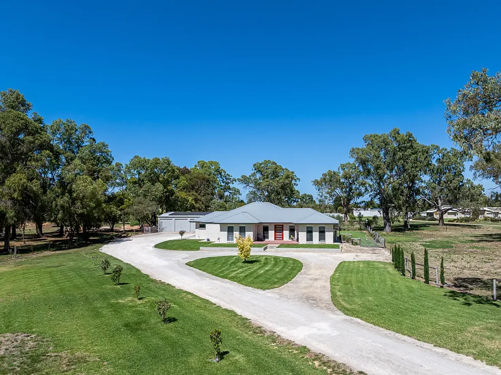 Penola 4房  Contemporary Living with Space, Serenity & Stunning Redgum Views