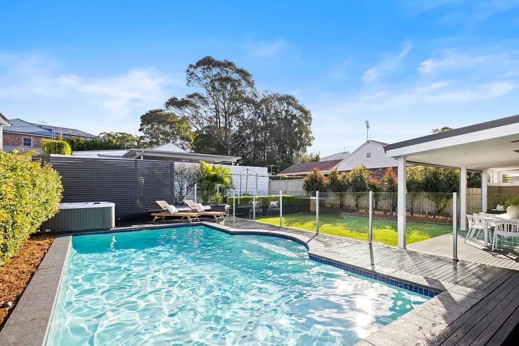 Allambie Heights 5chambre Tranquil family living with sun-drenched entertaining