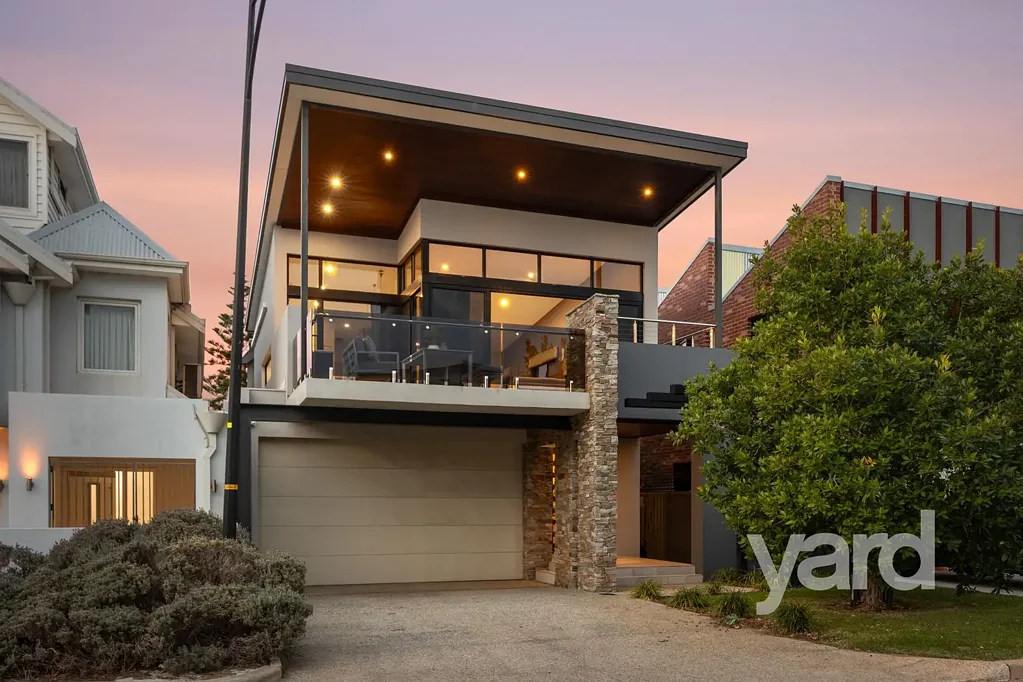 4 Enderby Close, North Coogee, WA 6163