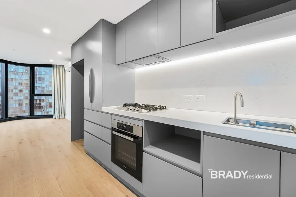 VIEWS GALORE FROM THIS 1 BEDROOM APARTMENT AT 380 MELBOURNE COMPLEX!