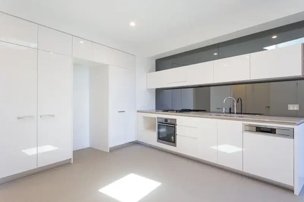 Resort Lifestyle In This Stylish Light-Filled Retreat