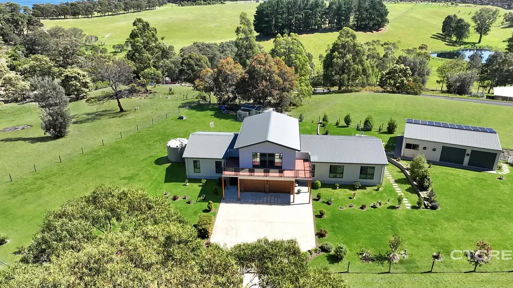 Metung 4房  Atop the Hill with Views over Lake King