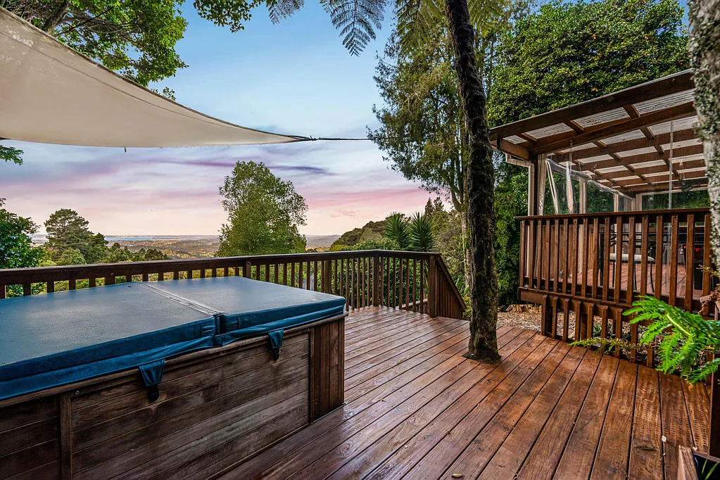 894 West Coast Road, Waiatarua, Waitakere City, Auckland