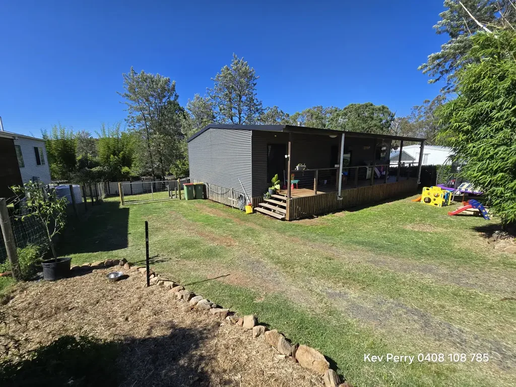 Crows Nest 3房 Crows Nest宁静社区 三卧宽敞布局 双车库充足空间 精心维护温馨氛围 社区友好设施近 Charming Crows Nest Home Awaits You! Open 13 December