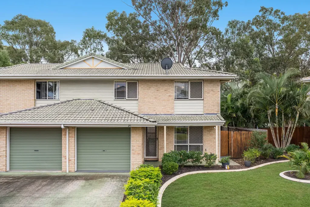 Tingalpa 3Habitaciones Renovated Townhouse with Leafy Privacy and Lifestyle Convenience