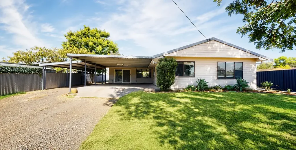 5 BEDROOM HOME IN SECLUDED AREA