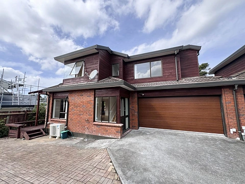 Unbeatable Location- 3 Bedroom Home with Doubl...