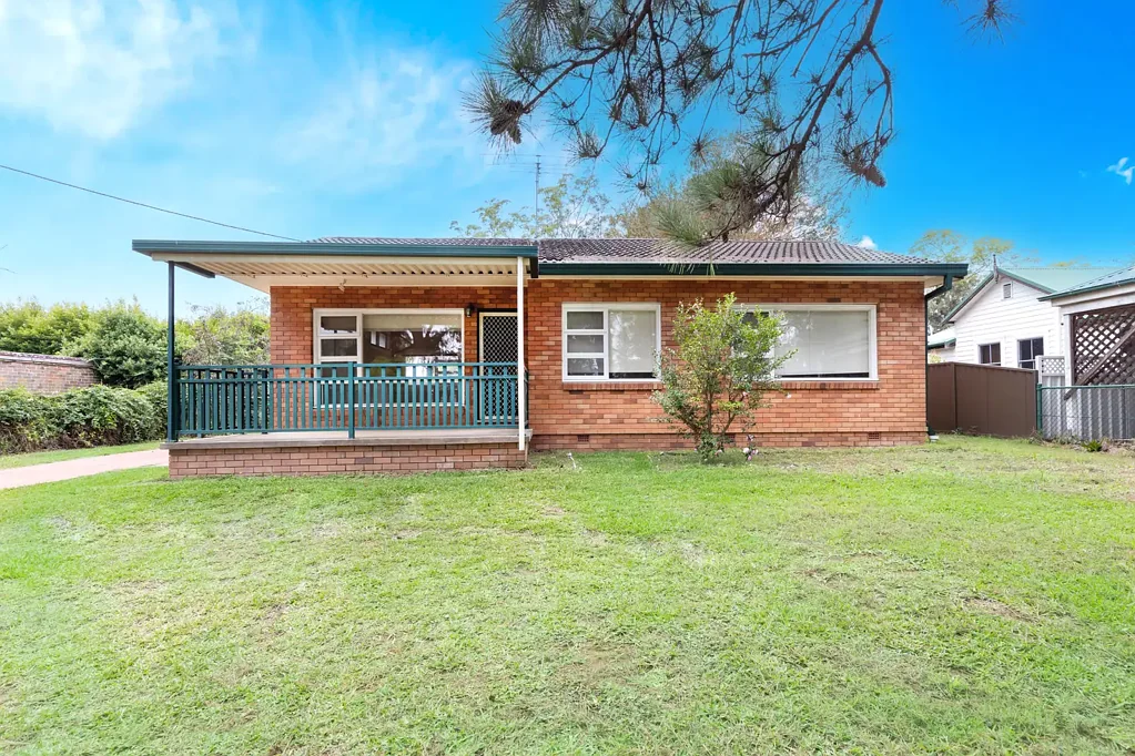 Lovely 3 bedroom home with a huge backyard