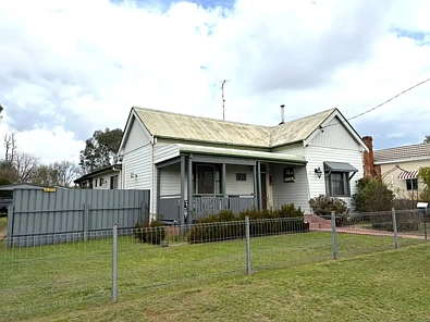 Coonabarabran 3房  Country Cottage Charm… with Tenants you'll love to Keep!