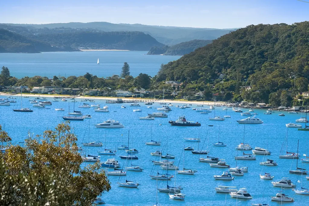 Avalon Beach 4房 北向Pittwater美景与轻松的沿海生活 North-Facing Pittwater Views & Effortless Coastal Living