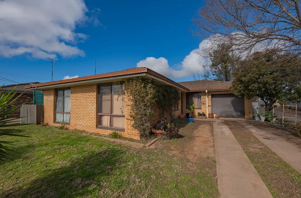 West Wyalong 4Phòng ngủ Prime Location, Endless Potential