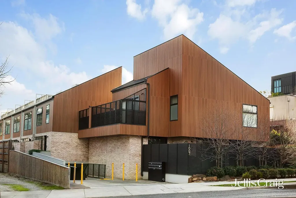 Ivanhoe 2 Bedroom Sublime Entertainer, Coveted Location