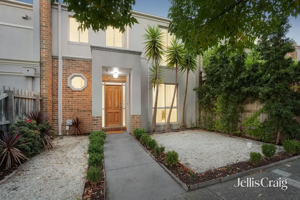 Bentleigh East 3 Bedroom Savvy parkside style in the McKinnon zone