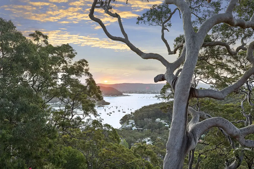 Killcare Heights 5chambre Spacious Family Home + Incredible Views + Self-Contained Living. Inspect By Private Appointment