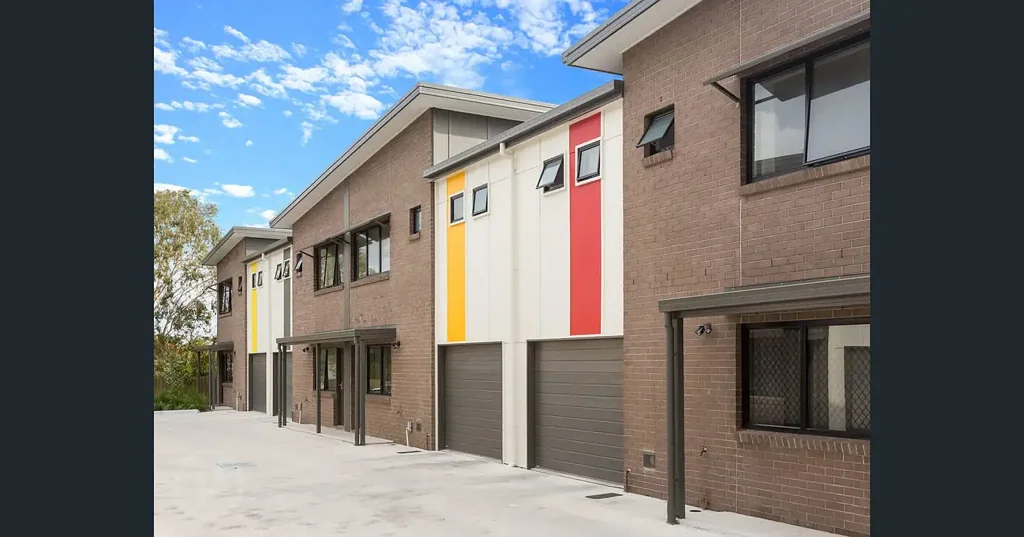 Modern townhouse in private & convenient location