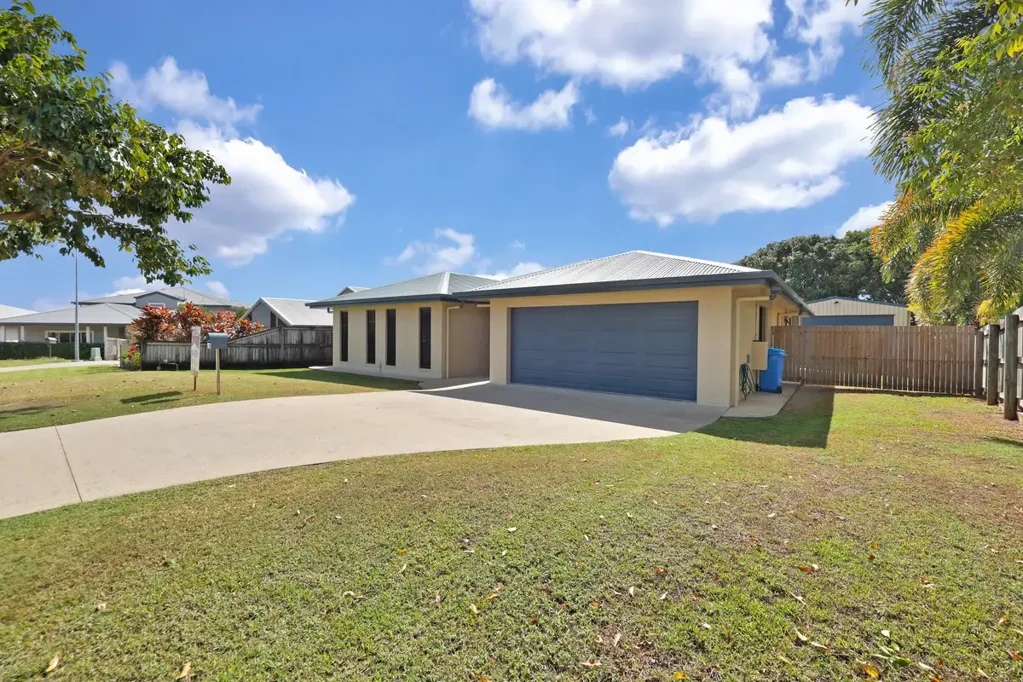 Rural View 4 Bedroom Spacious Family Home with Shed & Side Access!