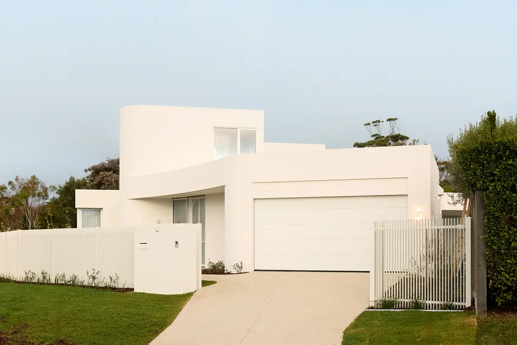 Mount Eliza 4房 Mount Eliza尊贵海滨 顶级设计师打造 高端Gaggenau电器 加热游泳池 奢华主套房 双车库太阳能 ~ Luxury Coastal Living By Award-Winning Designers “Alba’’ ~