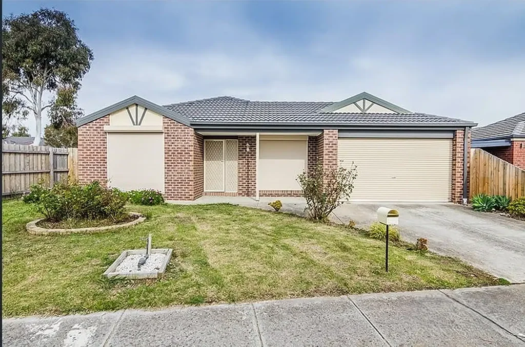 Family-Friendly 3-Bedroom Home in Cranbourne West!