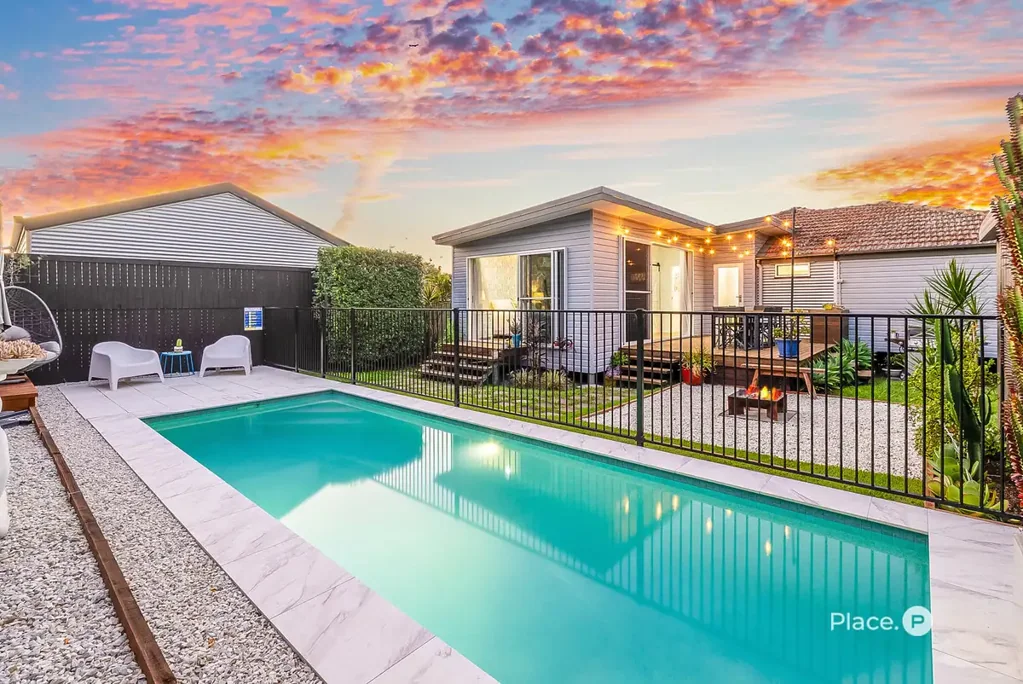 Redcliffe 3Kwarto Coastal Elegance in Redcliffe Awaits You!