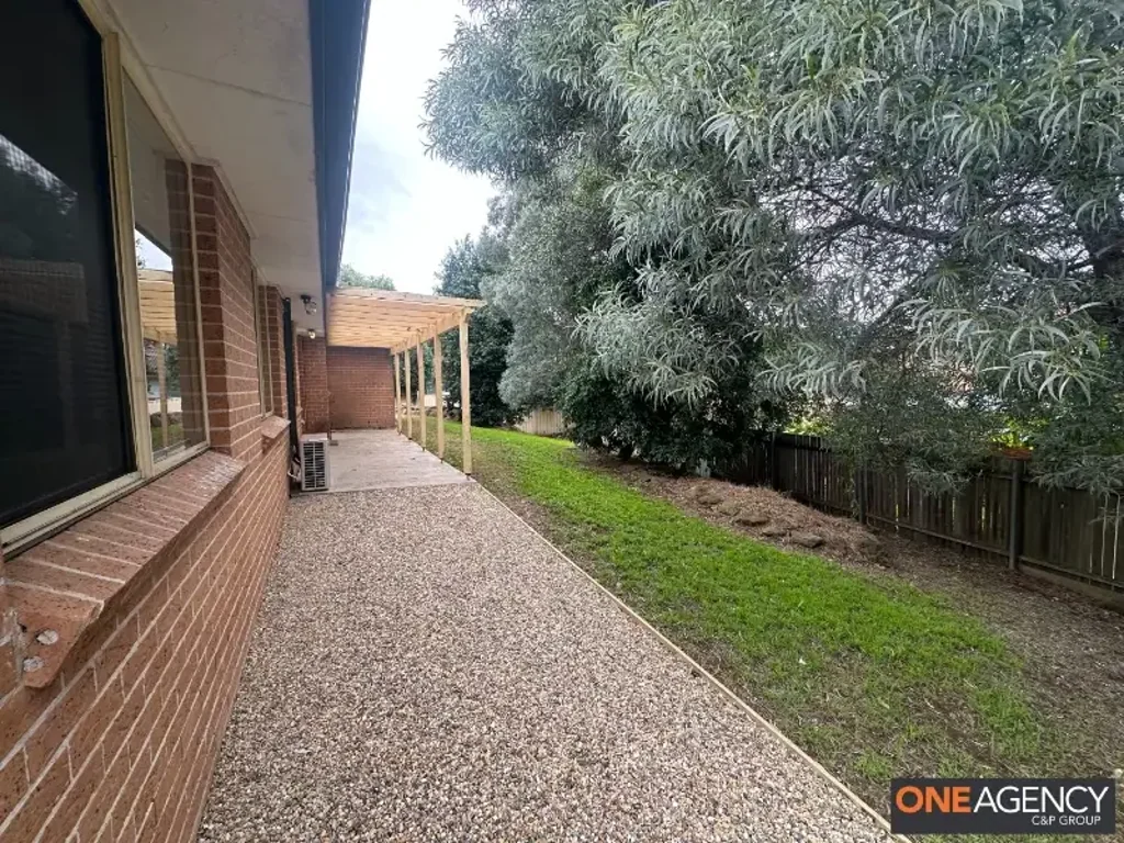 6 Bedrooms, 3 Bathrooms Large / Two families welcome